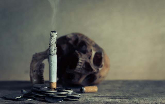 Ngửi thấy mùi thuốc lá có phải là điềm xấu không?