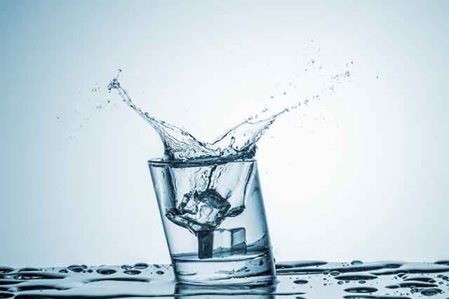 Ý nghĩa tâm linh của việc làm đổ nước