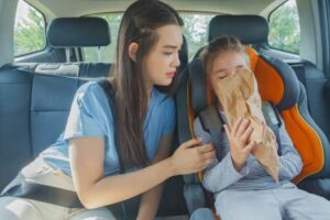 nằm mơ thấy người khác nôn mửa